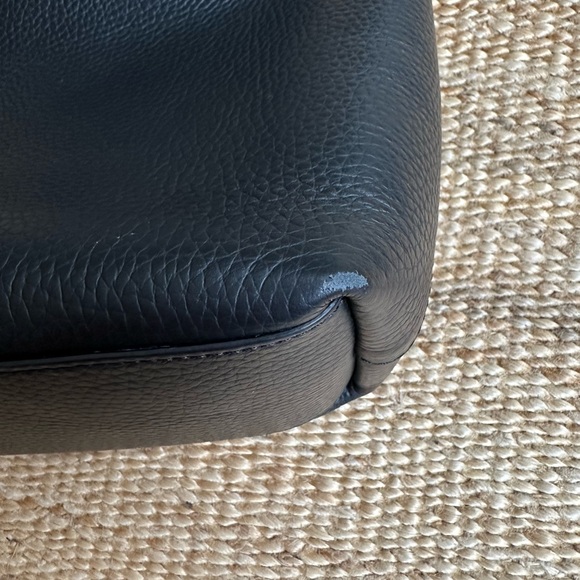 Cuyana Mini System Tote black pebbled leather with crossbody strap - Picture 5 of 8